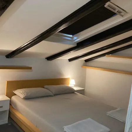 Apartman Nina - *